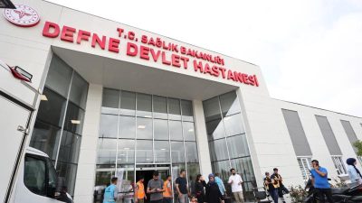 Geçtiğimiz aylarda hasta kabulüne başlanan Defne Devlet Hastanesi’nde, ilk katarakt
