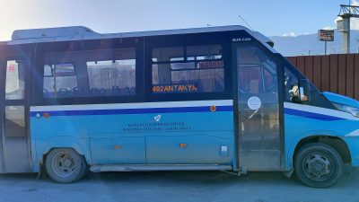 Hatay’da nüfusun deprem sonrası iki katına çıktığı Aknehir Mahallesinde ulaşım