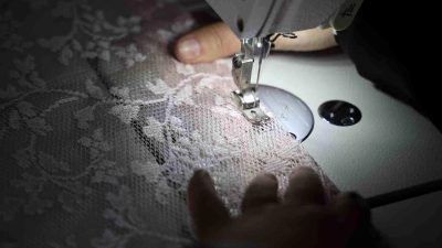 Hatay’ın Antakya ilçesinde dikiş nakış kursunda eğitim gören 12 afetzede