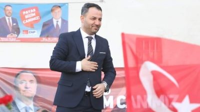 CHP Payas Belediye Başkan Adayı Mehmet Yılmaz ve yanında bulunan