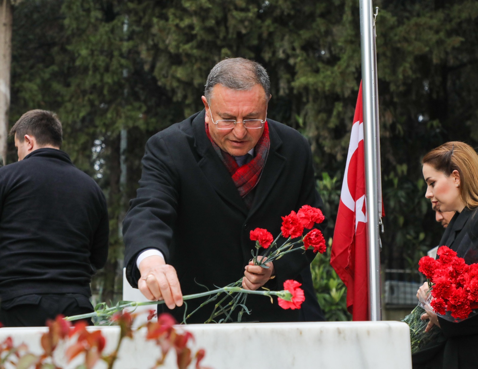 Şehitler için Bir Karanfil de Savaş’tan