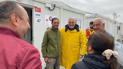 Türkiye İşçi Partisi’nin Defne belediye başkan adayı Mehmet Güzelyurt, seçim