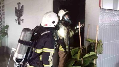 Hatay’ın Dörtyol İlçesi’nde bir kafede çıkan yangın, itfaiye ekiplerinin müdahalesiyle