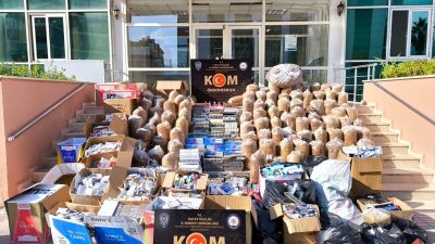 
Hatay'ın İskenderun ilçesinde tütün ürünleri kaçaklığı yaptıkları iddia edilen 5