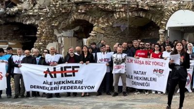 Aile hekimleri, Hatay-Antakya’da depremin etkisiyle zarar görmüş binaların ve enkazların