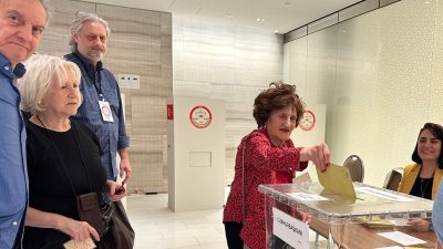 Seçimlere on gün kala Defne İlçesi Sümerler mahallesinde Defne Kaymakamlığı