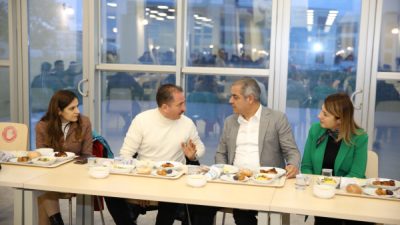 İskenderun Teknik Üniversitesi (İSTE) Ailesi düzenlenen iftar yemeğinde bir araya