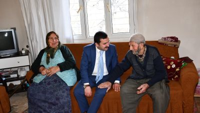 Belen Kaymakamı Mahmut Sami Yılmaz, Yaşlılar Haftası kapsamında ziyaretlerde bulundu.