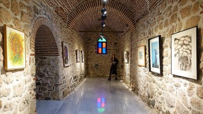 İstanbul Ortaköy’deki Kethüda Hamamı Beşiktaş Kültür Merkezi’nde ziyarete açılan sergi,