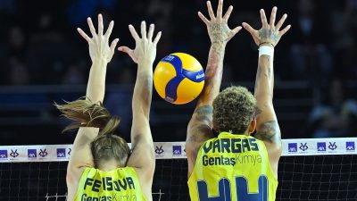 AXA Sigorta Kadınlar Kupa Voley finalinde Eczacıbaşı Dynavit'i 3-1 mağlup