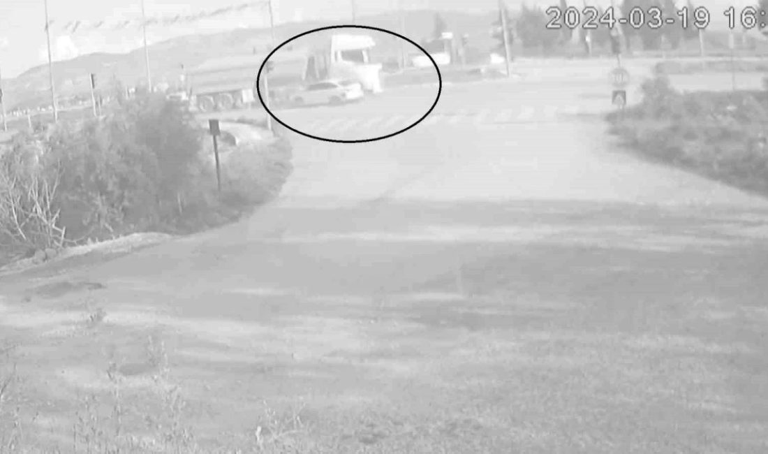 Hatay’ın Hassa ilçesinde tır ile otomobilin çarpışması sonucu meydana gelen