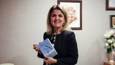 Antalya'da yaşayan Doç. Dr. Meltem Demir, yazdığı kitaptan elde ettiği