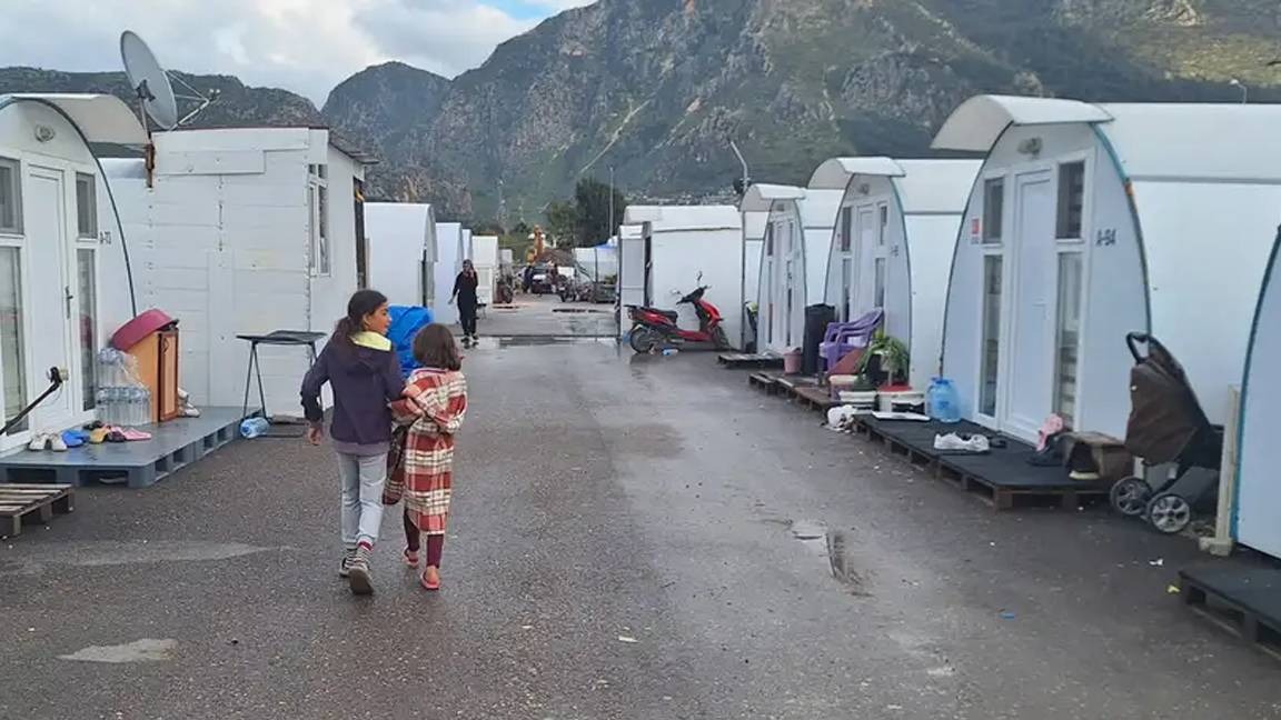 Hatay’da eğitim ve sağlıkta kriz devam ediyor