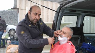 Hatay’da asrın felaketinde iş yeri yıkılan Hakan Mutlu, mesleğini seyyar