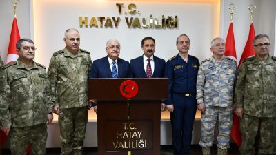 Milli Savunma Bakanı Yaşar Güler, Hatay Valiliğine ziyarette bulundu.Güler, çeşitli