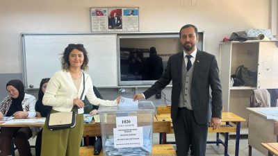 AKP Yayladağı Belediye Başkan Adayı Mehmet Yalçın da oyunu kullandı.