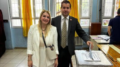 CHP Hatay İl Başkanı Hakan Tiryaki de oyunu kullandı. Oy