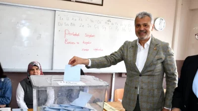 Cumhur İttifakı Hatay Büyükşehir Belediye Başkan adayı Mehmet Öntürk, oyunu