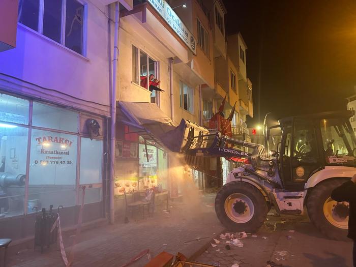 CHP ilçe binasında balkon çöktü! Başkan yardımcısı vefat etti