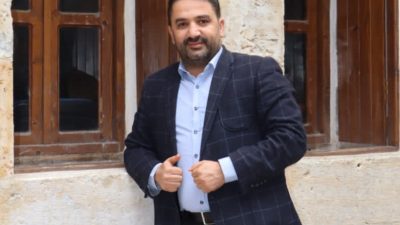 Antakya Belediye Meclis üyeleri arasında artık AKP sıralarında bir gazeteci