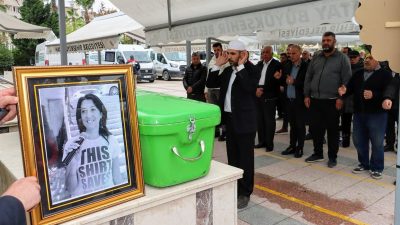 Geçtiğimiz günlerde geçirdiği rahatsızlık sonrasında Mersinde tedavi gördüğü hastanede hayata