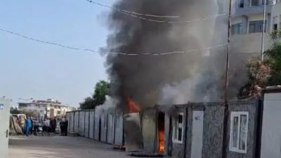 Hatay'da İskenderun Devlet Hastanesi'nin B Blok bahçesinde poliklinik olarak kullanılan,