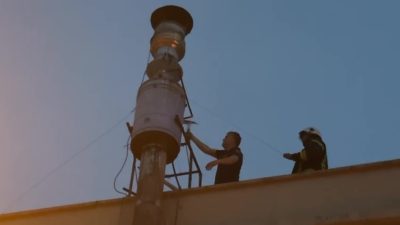 Hatay’ın İskenderun ilçesindeki bir iş yerinin bacasında çıkan yangın itfaiye