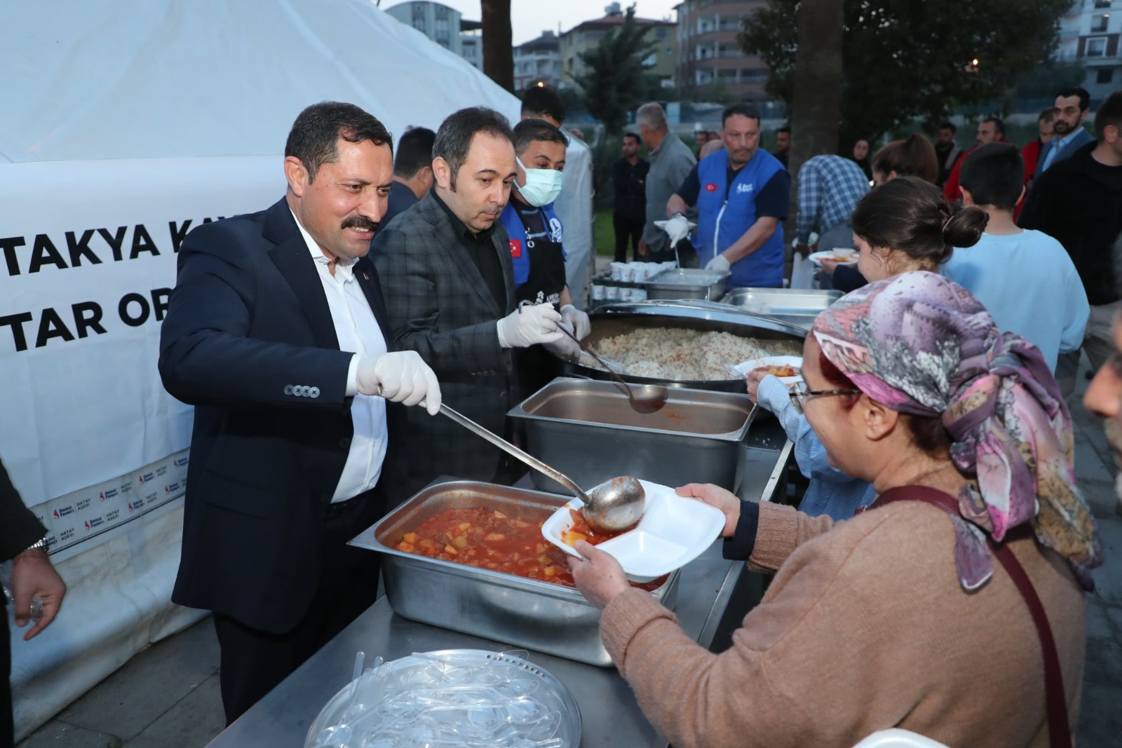 Sevgi parkında iftar çadırı