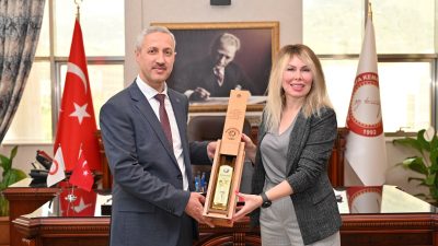 Mustafa Kemal Üniversitesi Rektörü Prof. Dr. Veysel Eren, yoğun bir