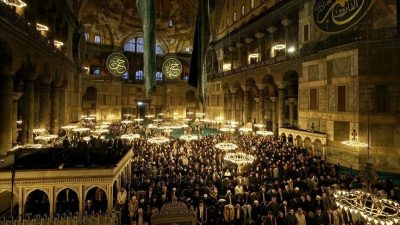Kur'an-ı Kerim'de "bin aydan daha hayırlı" olduğu bildirilen Kadir Gecesi