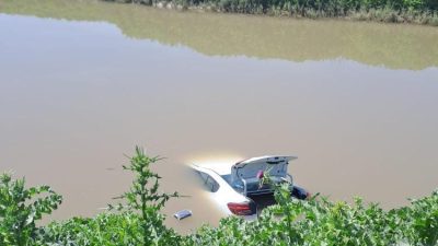 Antakya kırsalında seyir halinde olan bir aracın sürücüsü, direksiyon hakimiyetini