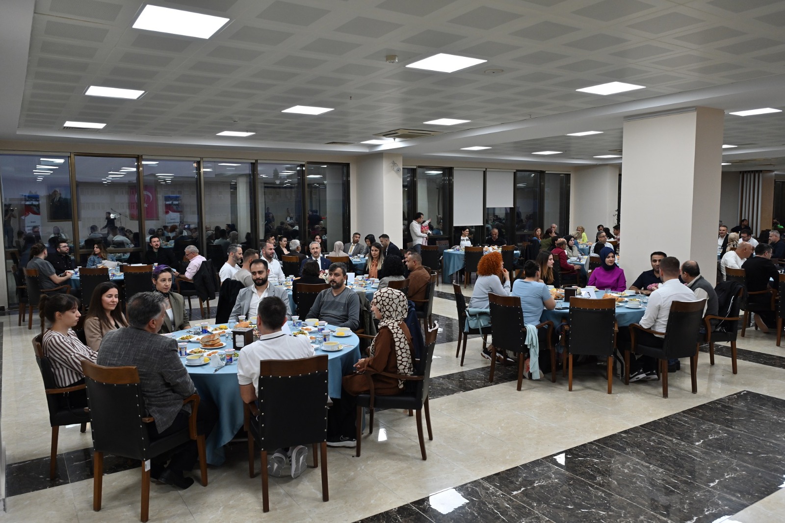 MKÜ’de toplu iftar yemeği