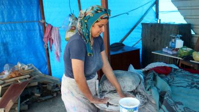 Hatay’da hava sıcaklığının 30 dereceyi geçtiği bu günlerde tandır ekmeği