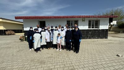 Hollanda Türk Gönüllüler Vakfınca Hatay’ın Kırıkhan ilçesine kurulan aşevinde depremzede