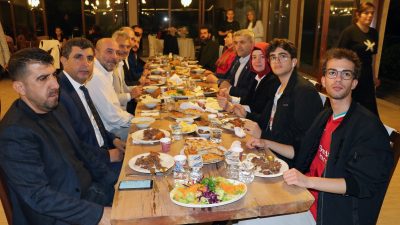 Antakya Medeniyetler Korosu Derneği tarafından düzenlenen iftar programında üç semavi
