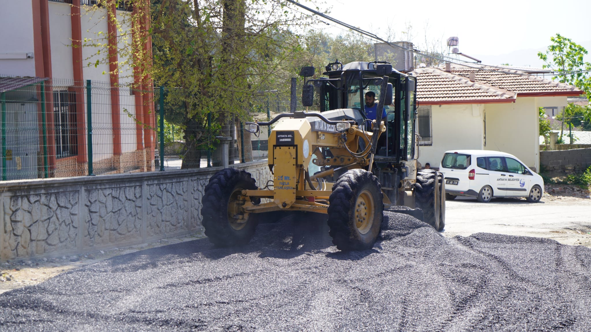 Yapar’dan Hızlı Başlangıç: Asfaltlama Başladı