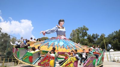 Kırıkhan Kaymakamlığı ve BtcTurk organizasyonunda, depremlerin ardından konteyner kentlerde kalan