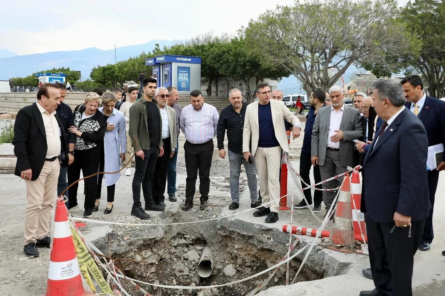 Başkan Dönmez ve Meclis Üyeleri sahada