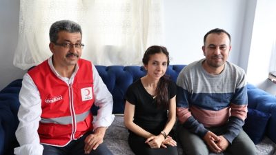 
Şehit Uzman Çavuş Metin Can'ın ailesi, depremzede Şahin ailesinden kira almayarak