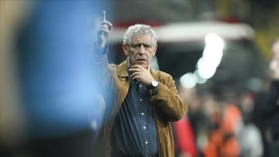 Beşiktaş Kulübü, teknik direktör Fernando Santos ile yollarını ayırdığını duyurdu.