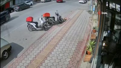 Hatay’ın Arsuz ilçesinde otomobil ile çarpışan motosiklet sürücüsünün kaza esnasında