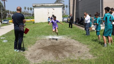 Hatay’ın Dörtyol ilçesinde, öğrenciler arasında kros ve uzun atlama yarışması