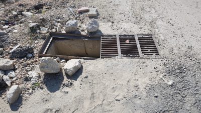 Hatay’ın Defne ilçesi Çekmece Mahallesi’nde, mazgalların motosikletli hırsızlar tarafından çalınma