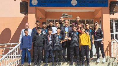Defne ilçesinden Koçören Cemalettin Tınaztepe İlkokulu/Ortaokulu, ortaokullar arası erkek voleybol