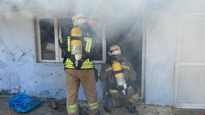 Hatay’ın merkez Antakya ilçesinde, tavuk çiftliği deposunda çıkan yangın söndürüldü.