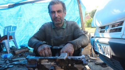 Depremin vurduğu Hatay’ın Hassa ilçesinde oto tamirciliği yapan Halil Topal,