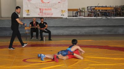 Hatay’ın Dörtyol ilçesinde güreş ve masa tenisi müsabakaları yapıldı.  İlçe