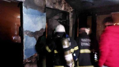 Hatay’ın Dörtyol ilçesinde bir evde çıkan yangın itfaiye ekiplerinin müdahalesiyle söndürülürken, yoğun