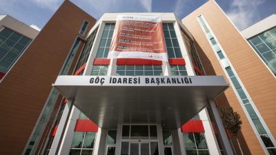 İçişleri Bakanlığı, Göç İdaresi Başkanlığına 382 sürekli işçi alınacağını duyurdu. 