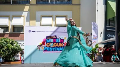 Çocuklar eğlenceli etkinliklerle dolu 23 Nisan'ı coşkuyla kutlarken, birlik ve